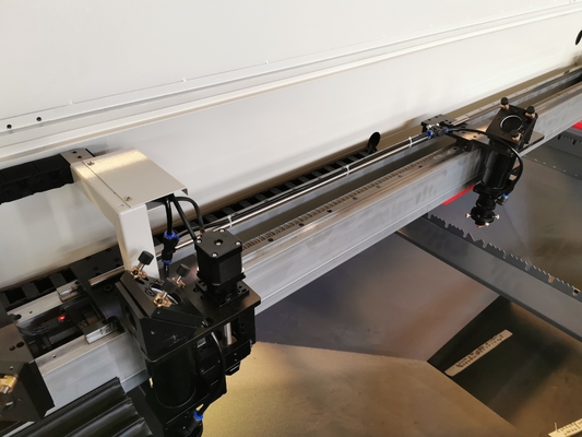 CO2 Laser-Schneidemaschine DES CER-UT1530CL150X2 18000mm/min